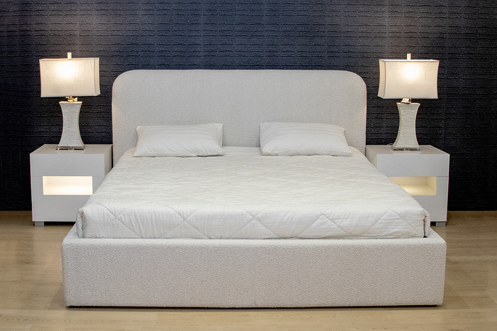 MQ-MY-H7 OFF WHITE UPH KING BED RICOTTA