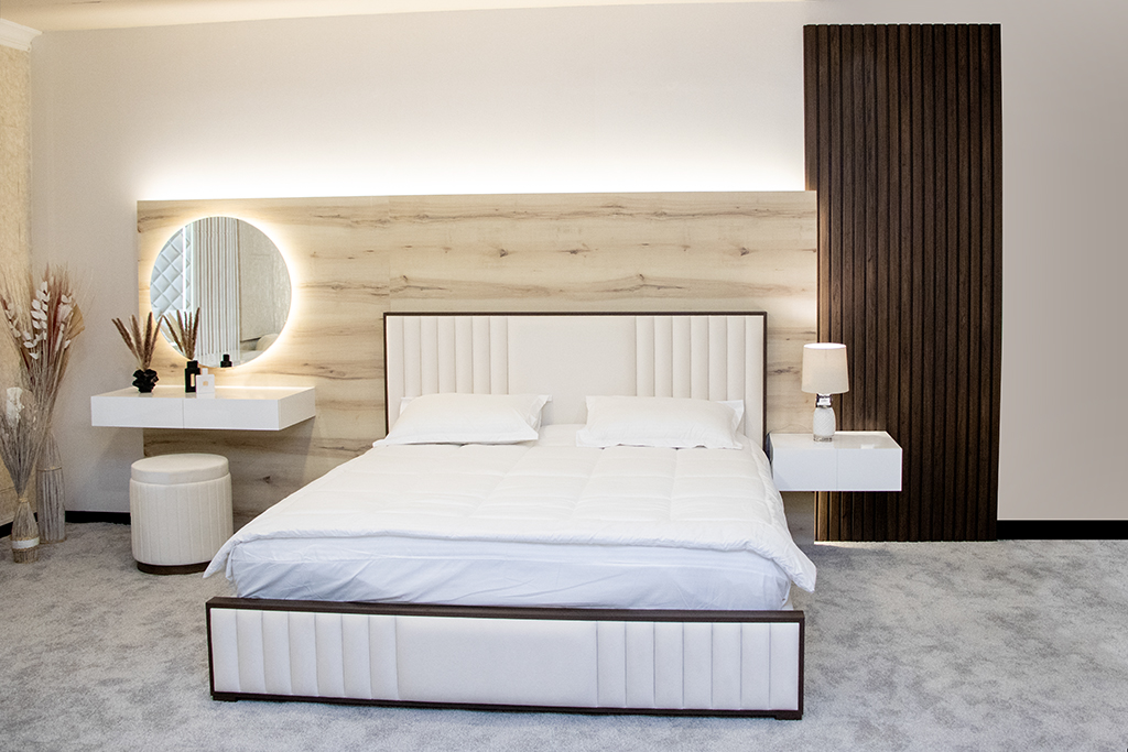 BED ROOM SET With Out Metrres