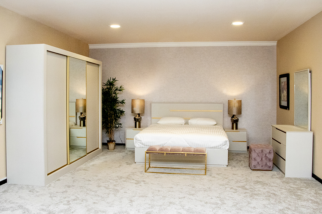 BED ROOM SET With Out Metrres