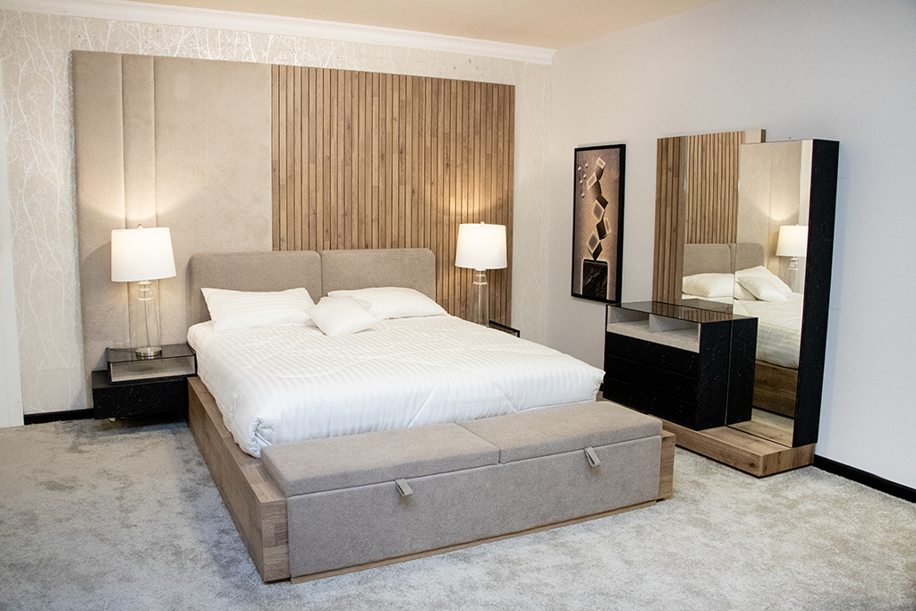 BED ROOM SET With Out Metrres